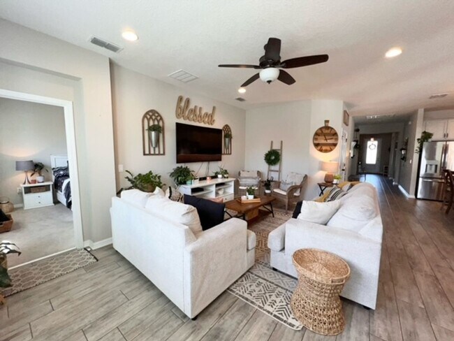 Building Photo - Sanford - 4 Bedroom, 3 Bathroom - $2,795.00