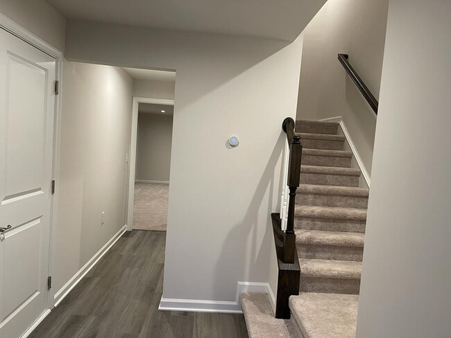 Building Photo - Room in Duplex on Romeria Dr