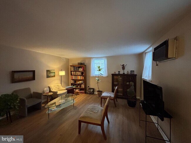 Foto del edificio - 200 W Evergreen Ave