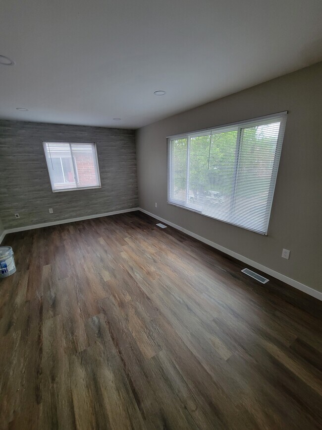 Building Photo - 10050 Willdan Dr
