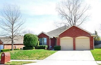 Building Photo - 2081 Amherst Dr