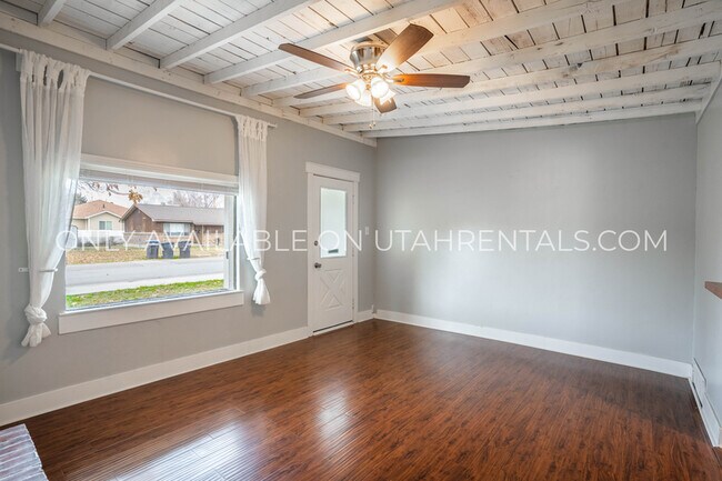 Building Photo - 903 W 1020 N