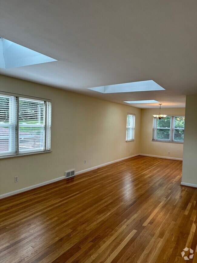 Inverness Apartments for Rent with Hardwood Floors Fort Thomas, KY