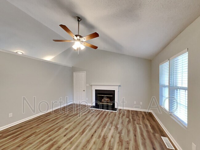 Building Photo - 7001 Lazy Breeze Cir