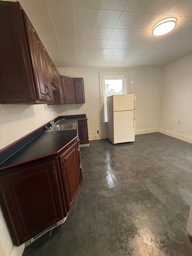 Building Photo - 914 Lawrence St