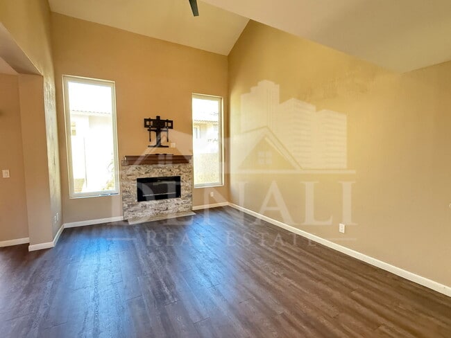 Photo - 2073 N Sunset Dr Townhome