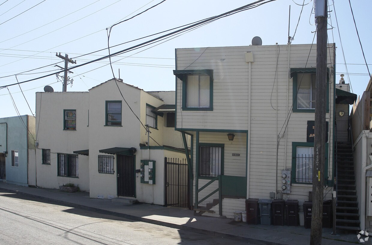 Foto principal - 11061-11067 Apricot St