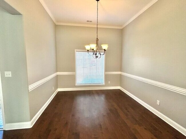 Building Photo - Now Leasing a 4 bedroom 2 bath home in Oli...