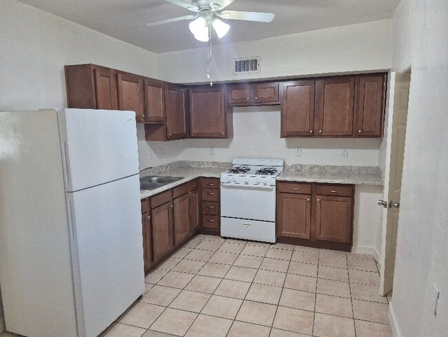 Photo - 613 W 41st St Apartment