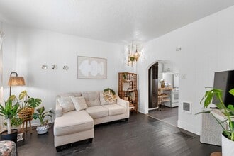 Building Photo - 832 SE 29th Ave