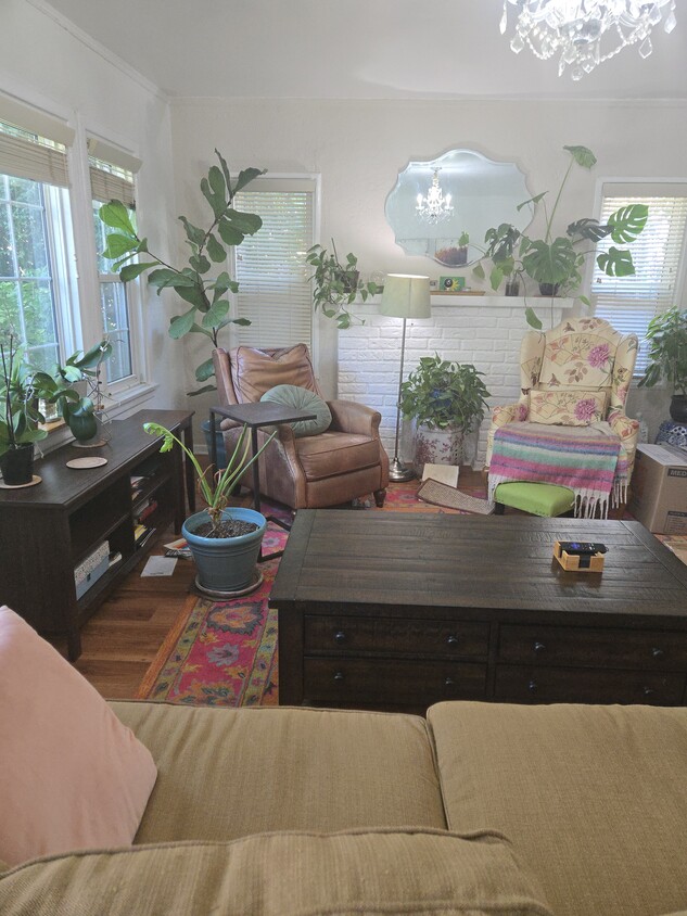 Living Room lots of light - 430 S Oakhurst Dr