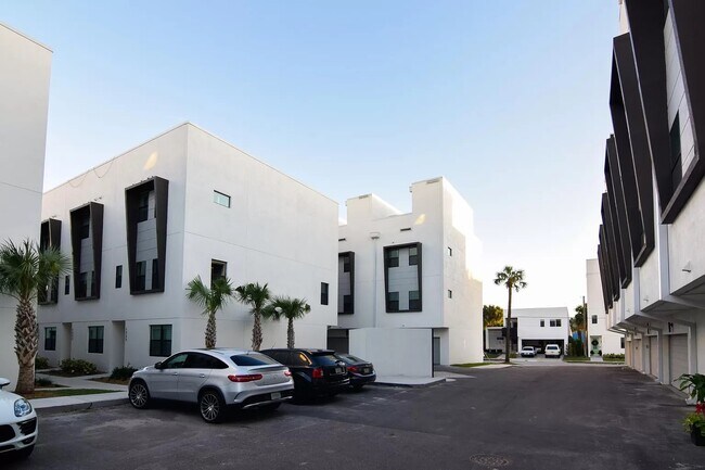 Foto del edificio - 1332 W Gray St
