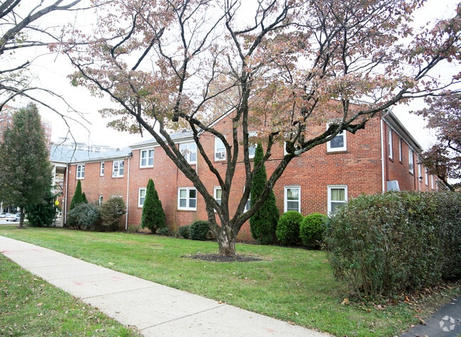 Building Photo - 505 W University Pkwy Apts
