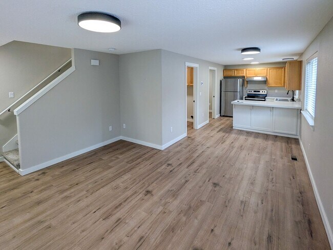 Foto del edificio - 1497 Golden Ln N