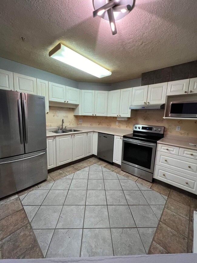 Building Photo - 5977 177B St