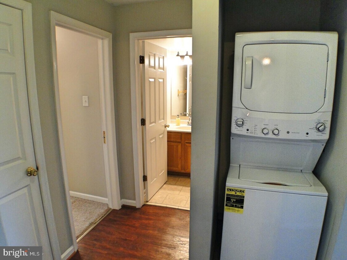 Primary Photo - 402 Derry Dr