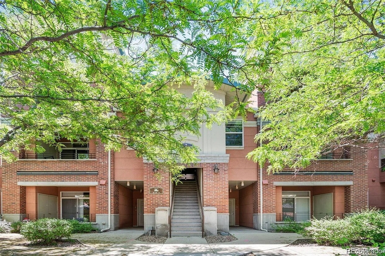 Convenient and Spacious 2BR/2BA in Park Hill of Denver - Convenient and Spacious 2BR/2BA in Park Hill of Denver