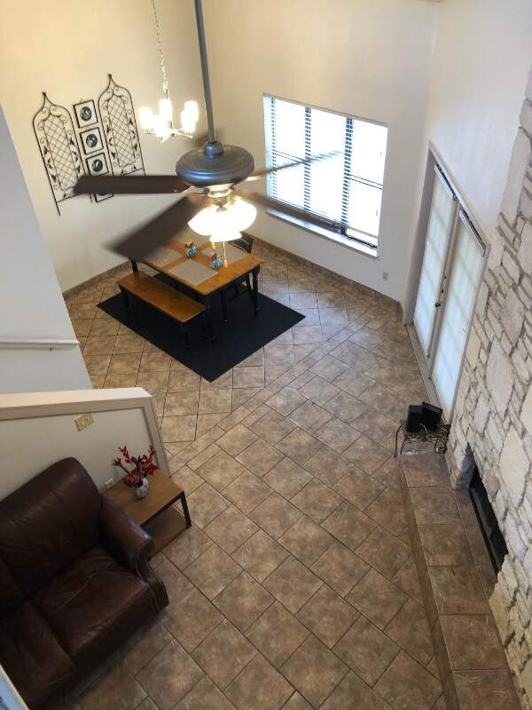 Foto del edificio - 8411 Echo Creek Ln