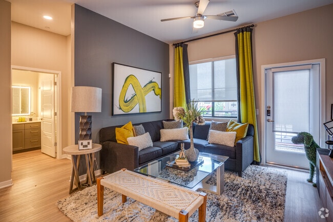 2 BR, 2 BA - 1084SF - Onyx North Central