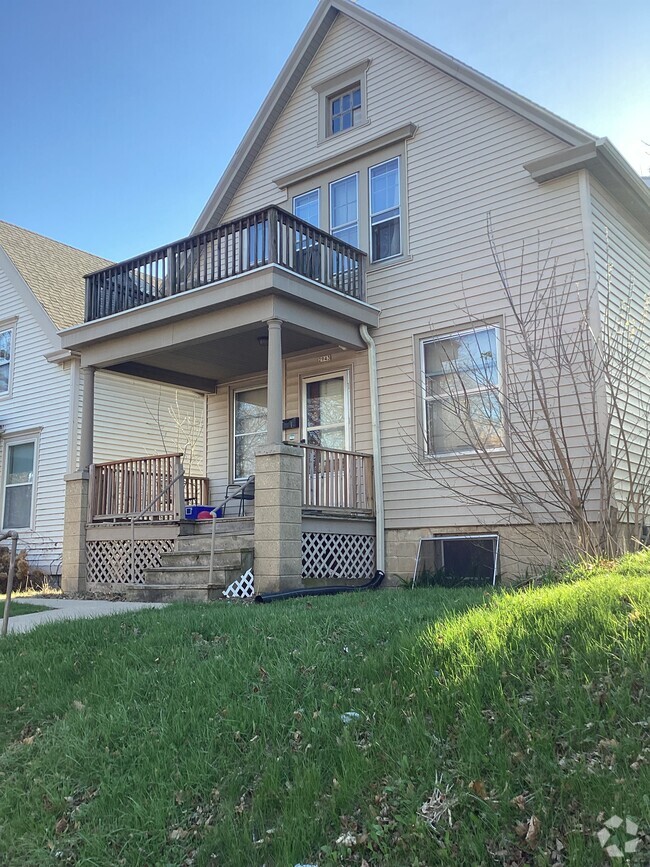 Building Photo - 2943 N Newhall St