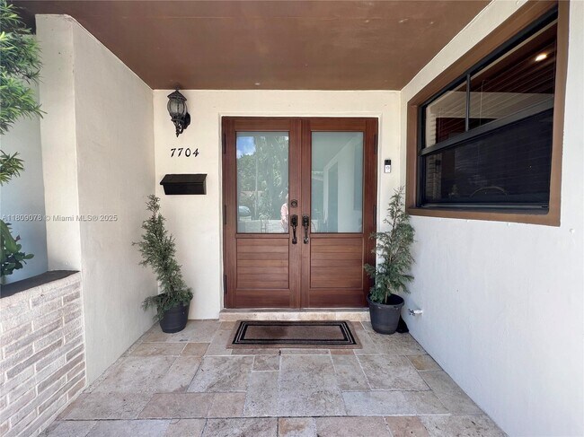 Building Photo - 7704 SW 139th Ct