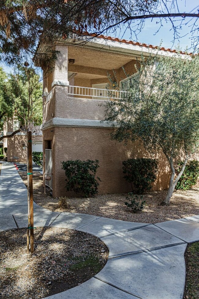 Building Photo - Green Valley Condo