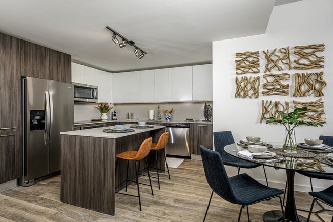 Building Photo - Arabelle Riverwalk