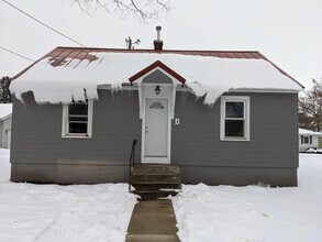 Building Photo - 609 1st St E