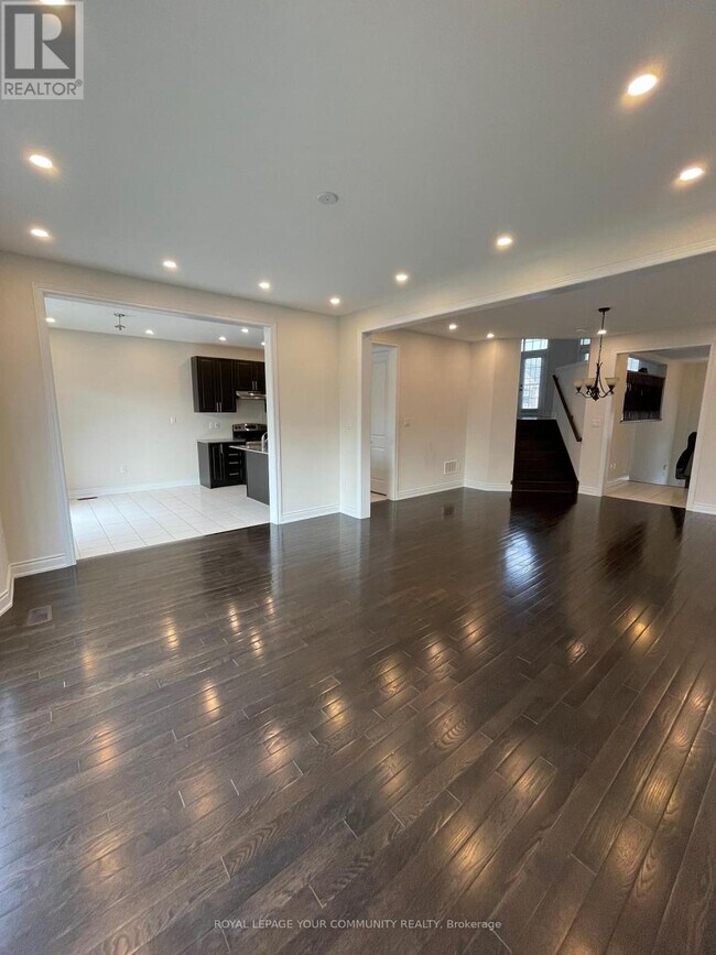 Photo du bâtiment - 306 Cedar Hedge Rd