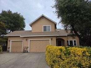 Building Photo - 709 Arbona Cir N