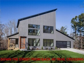 Building Photo - 2 Haslemere Dr