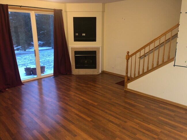 Building Photo - 710 Blossom Ct