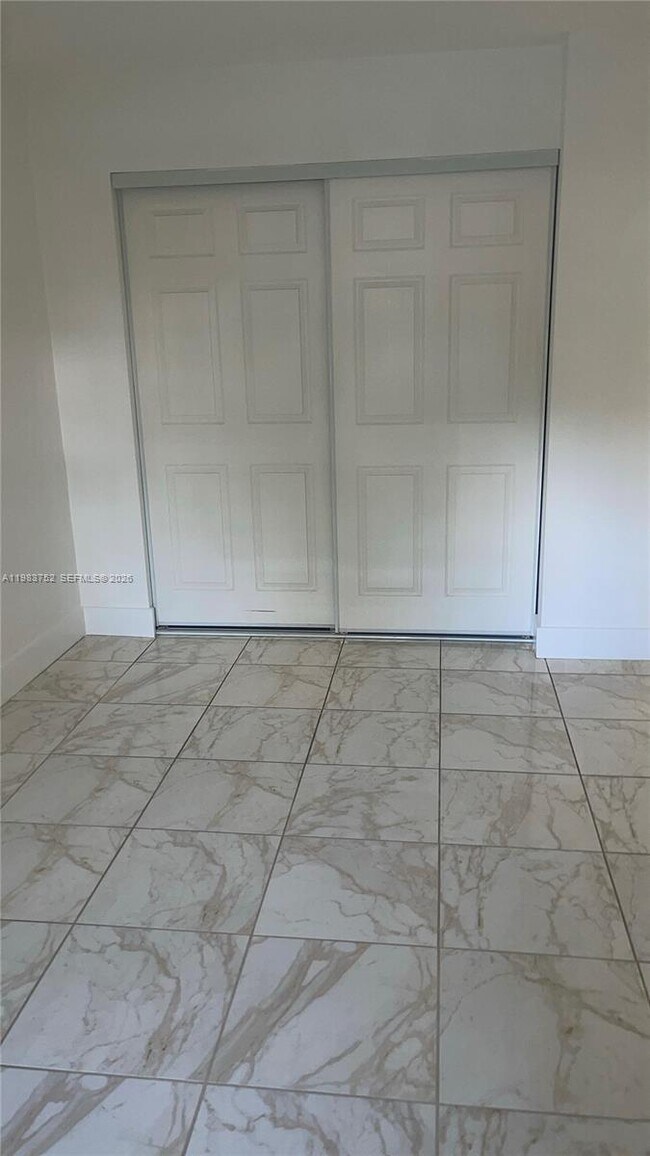 Foto del edificio - 18101 NW 68th Ave