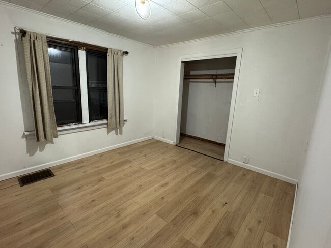 Dormitorio - 1112 W 14th St