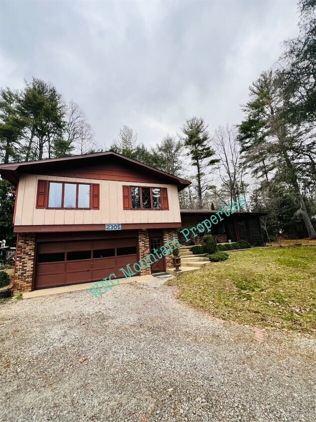 Primary Photo - 2305 Old Kanuga Rd