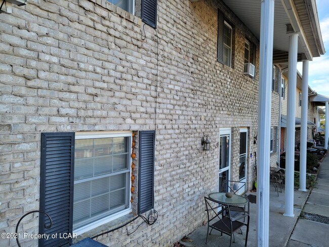 Building Photo - 58 Saratoga Ct