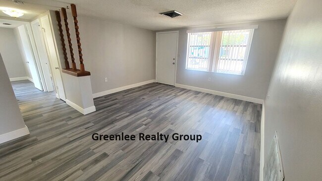 Foto del edificio - 2 Bed/2 Bath- Single Family Home with a Bonus Room!!