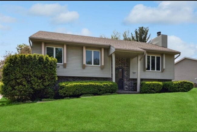 Building Photo - 5200 Aspen Dr