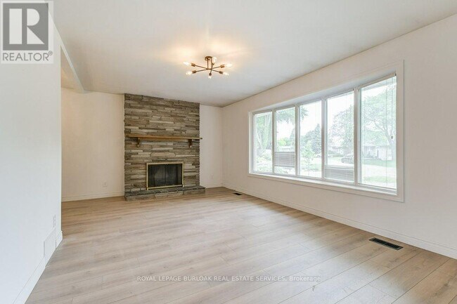Photo du bâtiment - 1334 Langdale Crescent