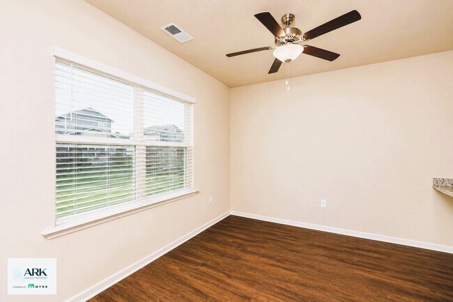 Foto del edificio - 8079 Hagood St
