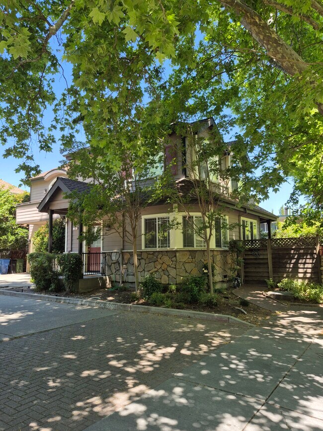 Foto del edificio - 12 Laurel Ct