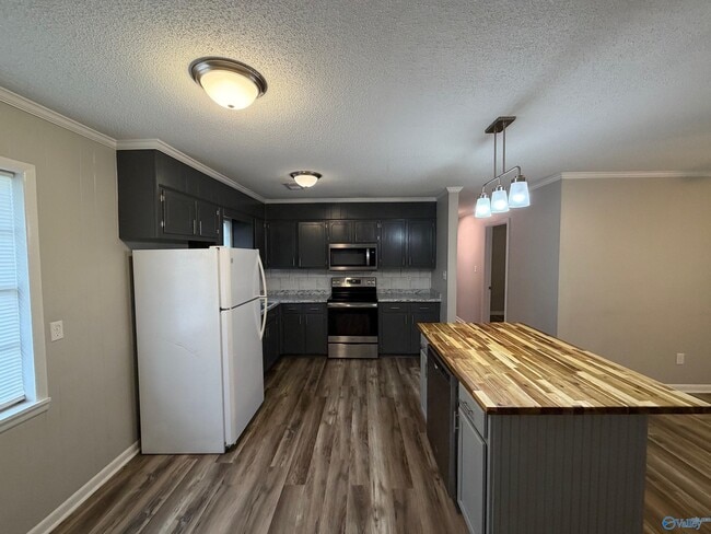 Building Photo - 1087 Seminary St