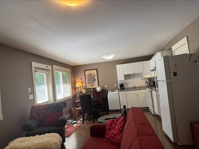 Building Photo - 8572 Thorpe St