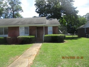 Building Photo - 422 Kingswood Dr