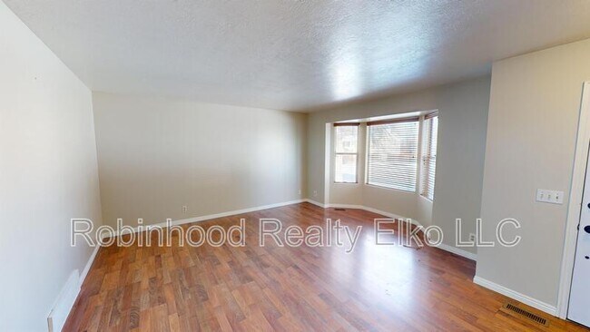 Foto del edificio - 2651 Shadow Ridge Dr