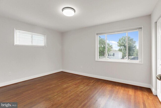 Building Photo - 3927 Vermont Ave