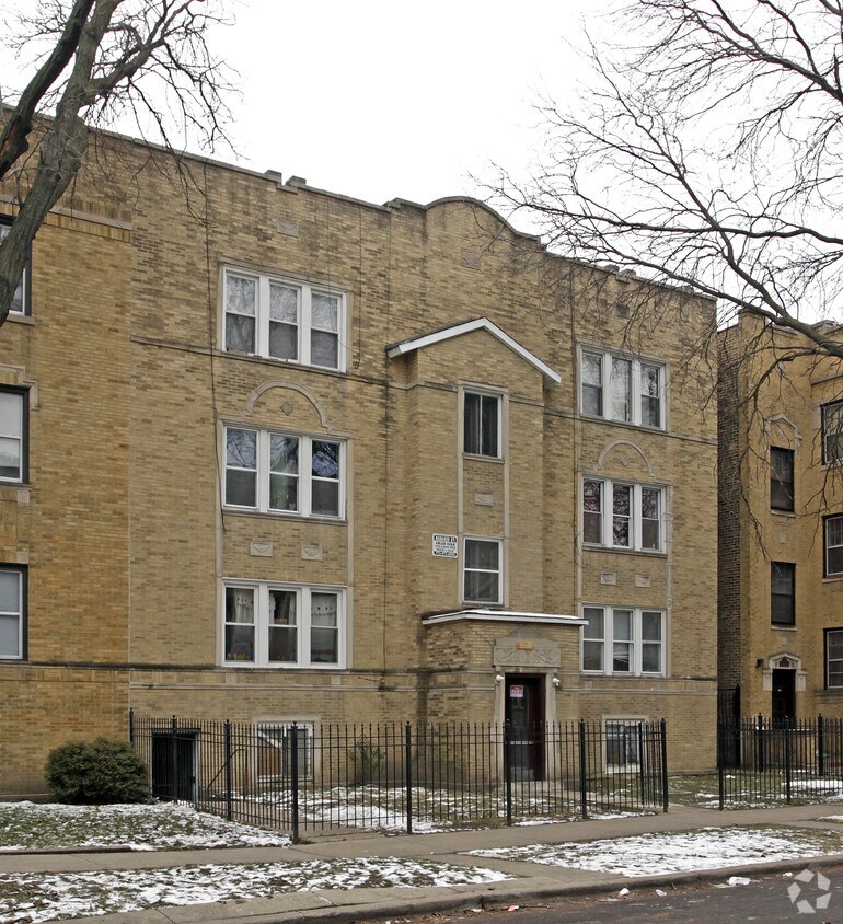 6215 N Washtenaw Ave, Chicago, IL 60659 Apartments in Chicago, IL