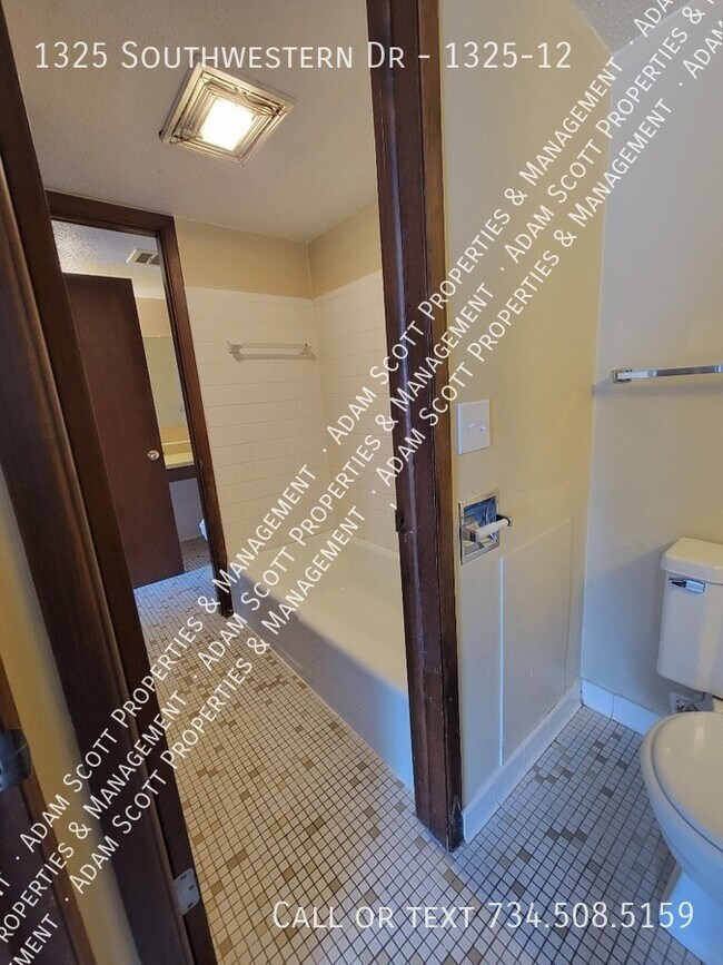 Foto del edificio - 1325 Southwestern Dr