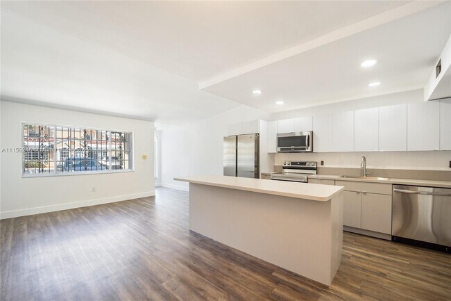 Foto del edificio - 6806 NW 166th Terrace