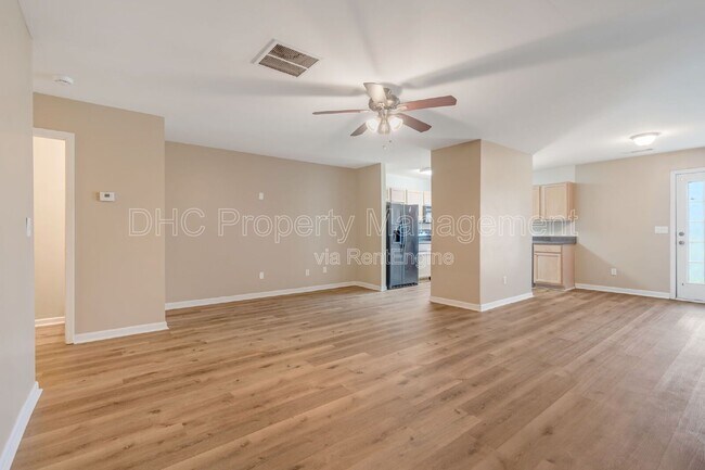 Foto del edificio - 6494 Snow Bird Ln
